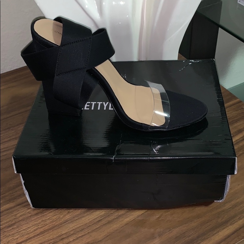 Brand new never worn pretty little thing sandal